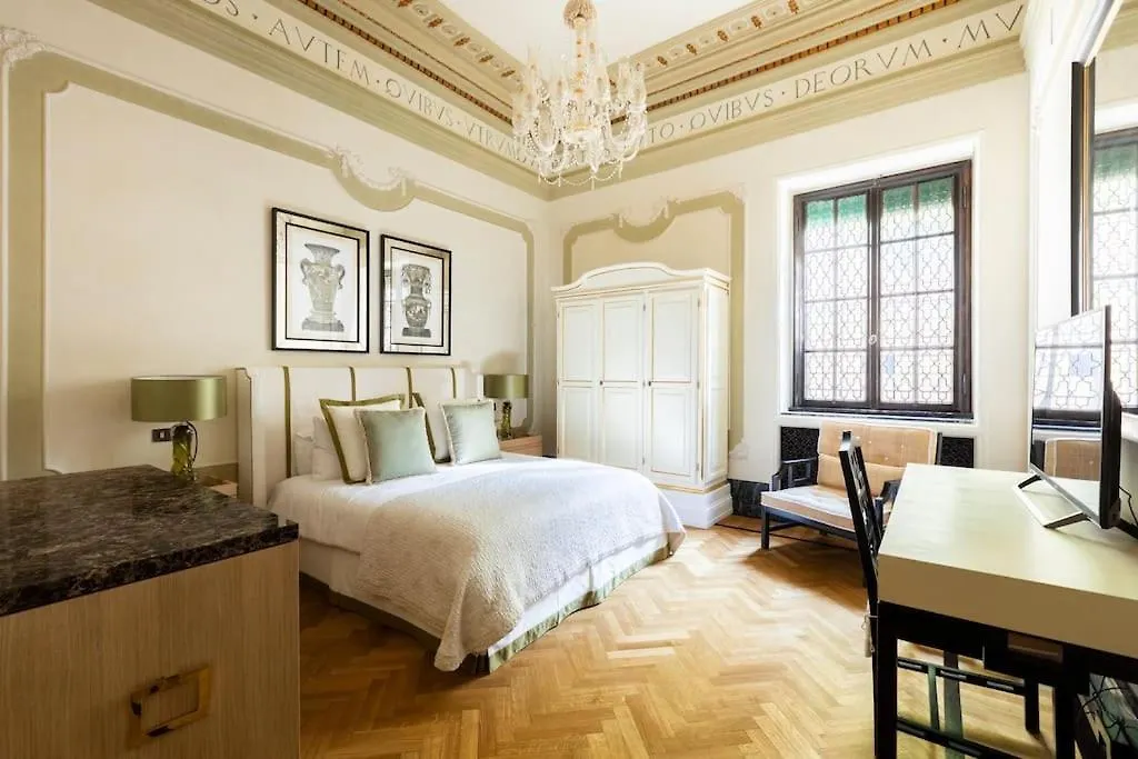 Casa Aurea By Burghesius Daire Roma